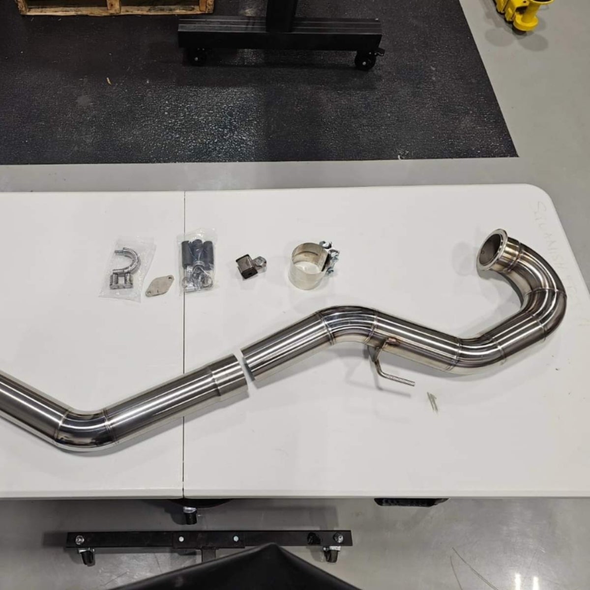 GMC/CHEVY SILVERADO/SIERRA 3.0 DURAMAX LM2 EXHAUST AND EGR KIT EOC